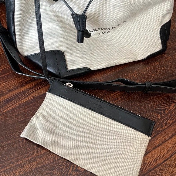 Balenciaga Canvas & Leather Drawstring Bucket Bag with Pouch – Preloved - Picture 11 of 14